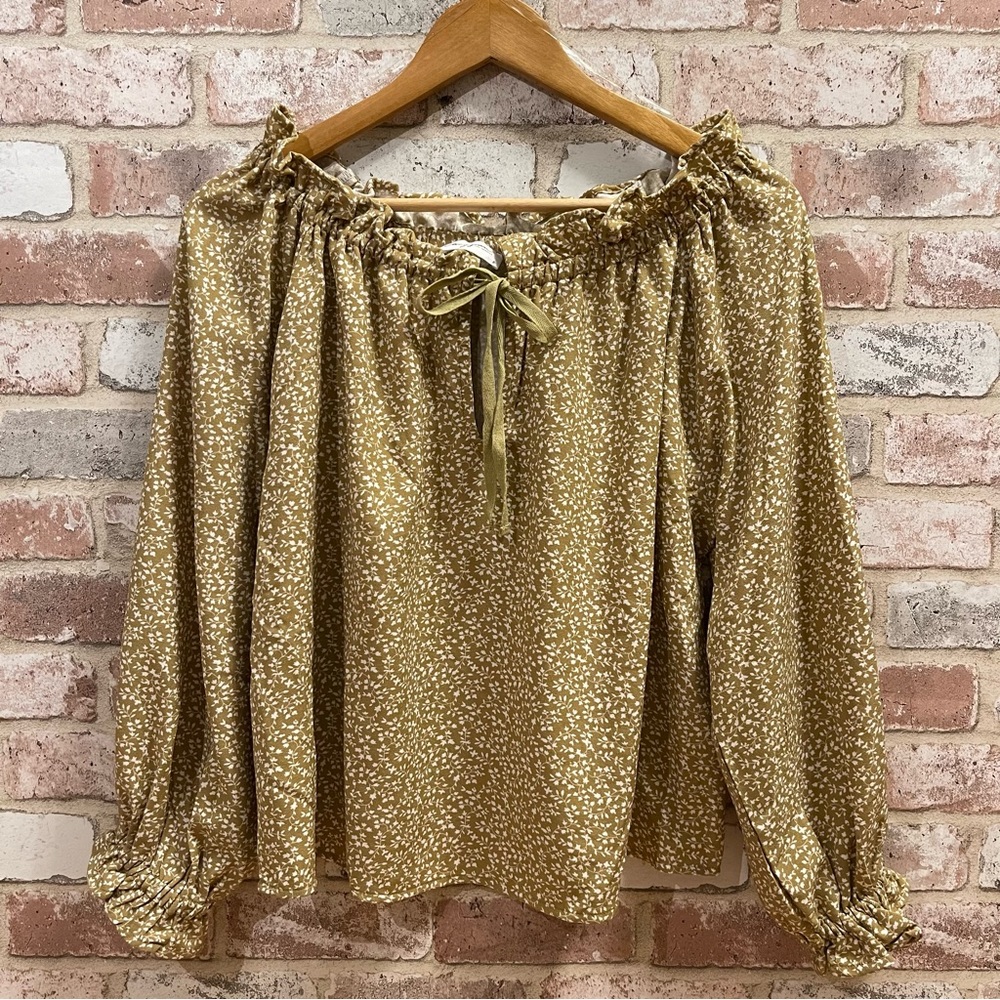 Carly Jean Los Angeles Long Sleeve Gold Top Size S